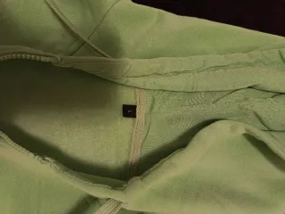 Sudadera verde con cremallera