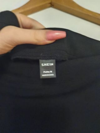 Falda negra con abertura Talla M