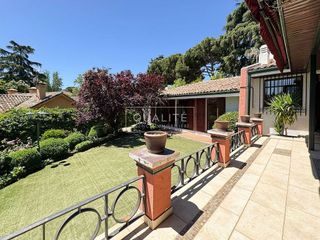 Chalet en alquiler en Piovera - Conde Orgaz en Madrid