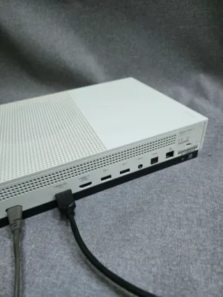 Xbox One S Blanca con 2 Controles