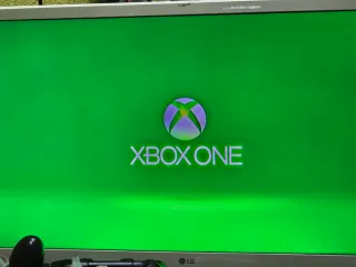 Xbox One S Blanca con 2 Controles