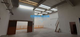 Nave industrial en alquiler en Port en Badalona