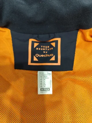 Chaqueta cortavientos Quechua azul y naranja