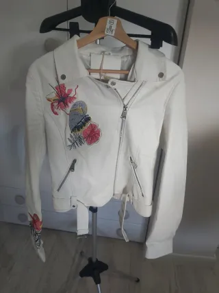 Chaqueta Blanca Talla XL con Bordados