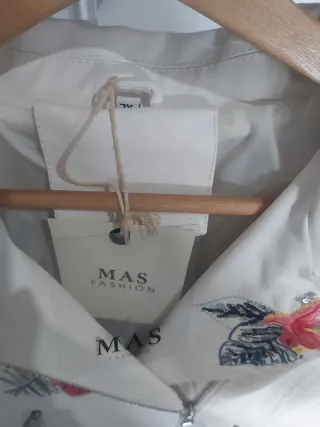Chaqueta Blanca Talla XL con Bordados