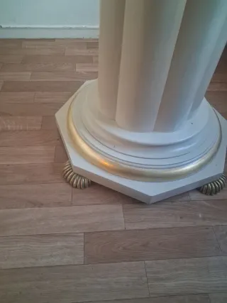 Mesa de diseño cristal y base pedestal