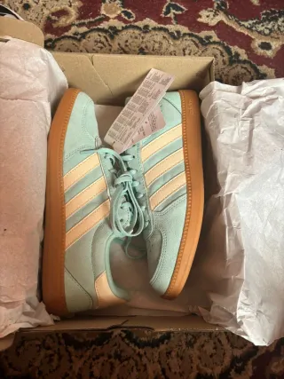 Zapatillas Adidas Breaknet Sleek (estilo samba)