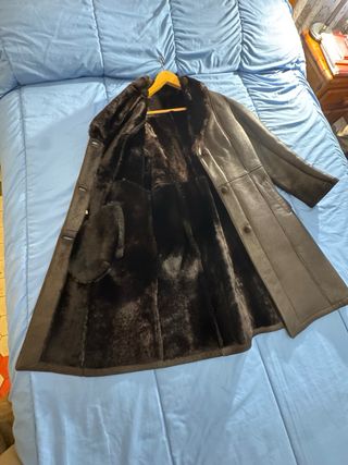Abrigo de piel de mutón marrón
