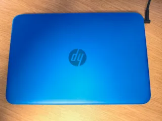 Mini portátil HP Stream azul. Con HDMI