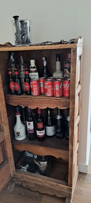 Mueble de madera antiguo