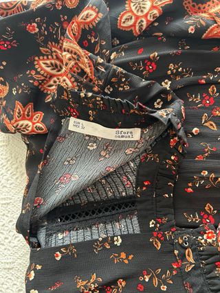 Vestido negro estampado floral y paisley
