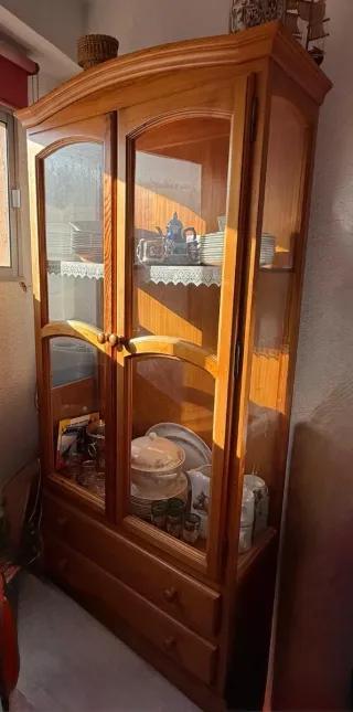 Mueble de salón provenzal  y vitrina