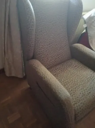 Dos sillones reclinables de tela