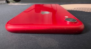 iPhone XR 64GB Rojo (bateria nueva) + Funda