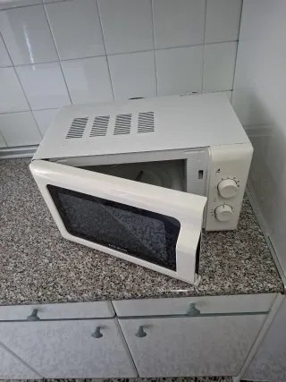 Microondas Taurus 44,5x26x28 cm