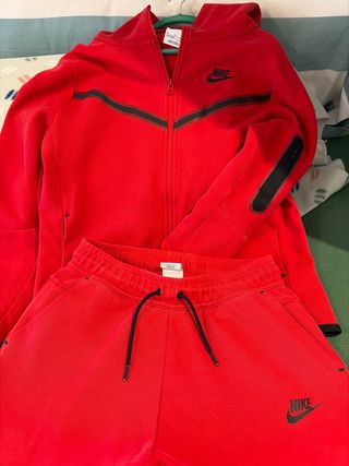 Conjunto Nike Tech Fleece Rojo