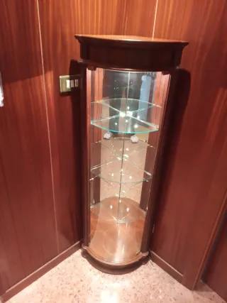 Vitrina rinconera madera con luz