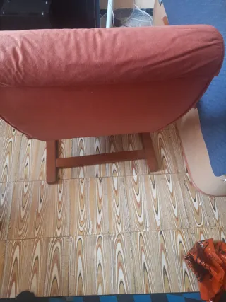 Sillón reclinable de madera y tela