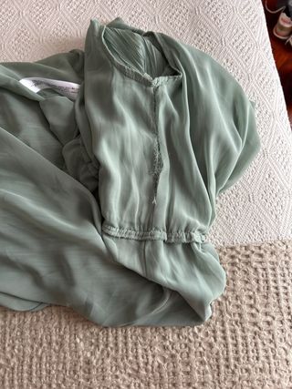 Vestido Zara verde olivo con pliegues