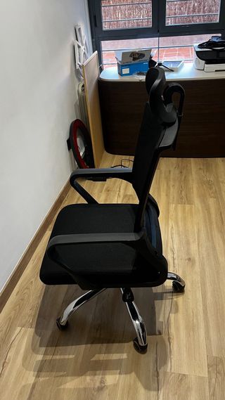 Silla de oficina ergonómica negra