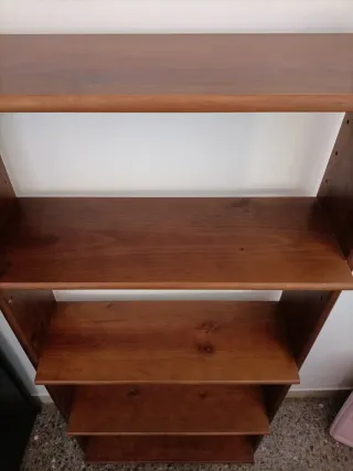 Estantería de madera maciza