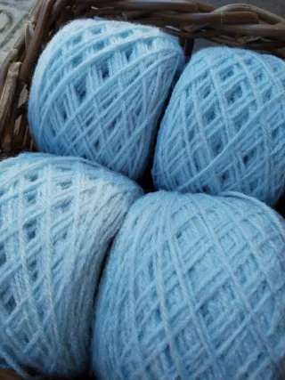 486gr/ 5 ovillos lana acrílica azul claro