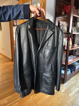 Chaqueta de cuero Cortefiel Negra