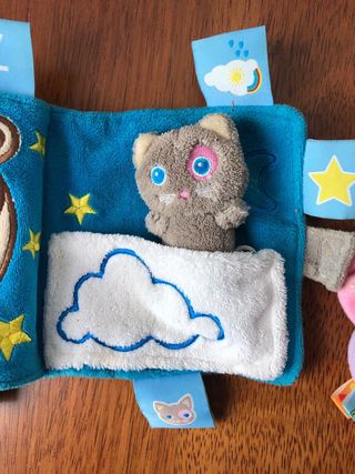 Libro de tela para bebés + sonajero búho Snooze