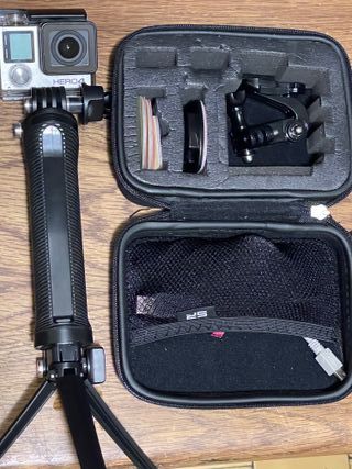 GoPro Hero 4 con Accesorios buen estado