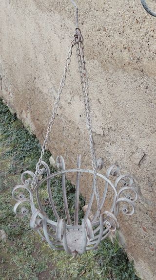 Porta vaso sospeso in metallo