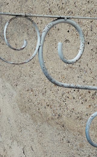 Porta vaso sospeso in metallo