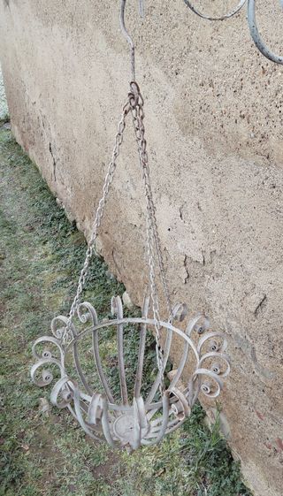 Porta vaso sospeso in metallo