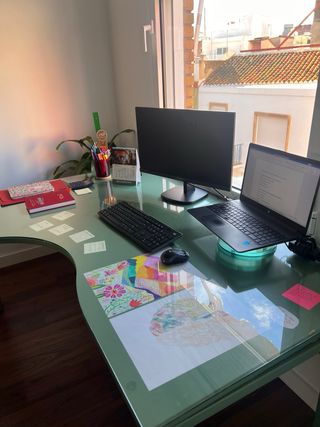 Scrivania da ufficio con gambe in metallo