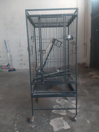 Jaula grande para loros
