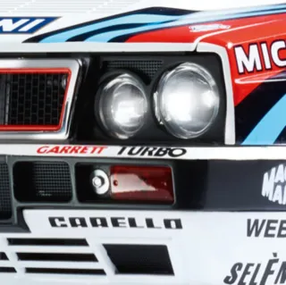 Modellino Lancia Delta HF Integrale 1:8