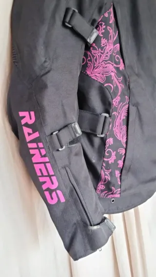 Chaqueta Moto Mujer Negra con Detalles Rosas