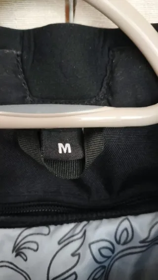 Chaqueta Moto Mujer Negra con Detalles Rosas