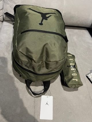 Mochila Jordan Air con estuche verde