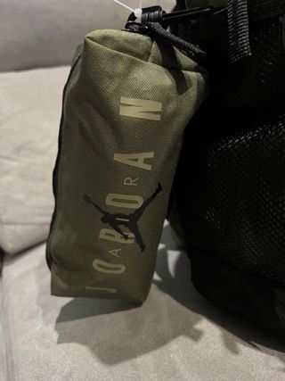 Mochila Jordan Air con estuche verde