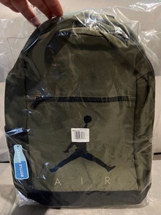 Mochila Jordan Air con estuche verde