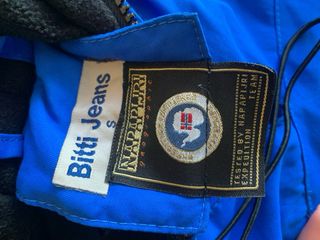 Chaqueta Napapijri Azul con Capucha y Logo