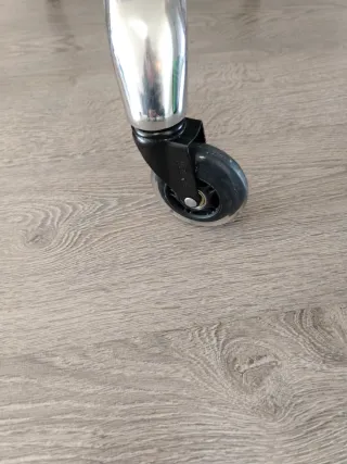 Silla de estudio con estampado de mariposas