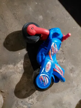 Moto de plástico infantil