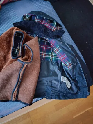 Abrigo niño con capucha