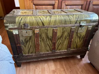 Baúl antiguo grande