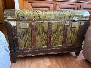 Baúl antiguo grande