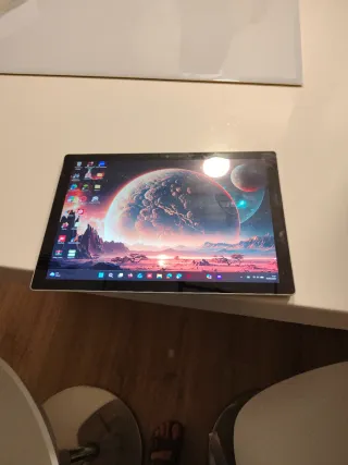 Microsoft Surface Pro 7 i7 - 16GB RAM,256 SSD