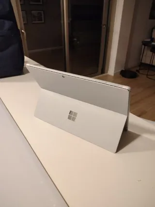 Microsoft Surface Pro 7 i7 - 16GB RAM,256 SSD