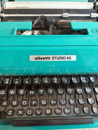 Máquina de escribir Olivetti Studio 45