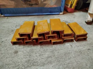 Pasamanos de cerámica color amarillo